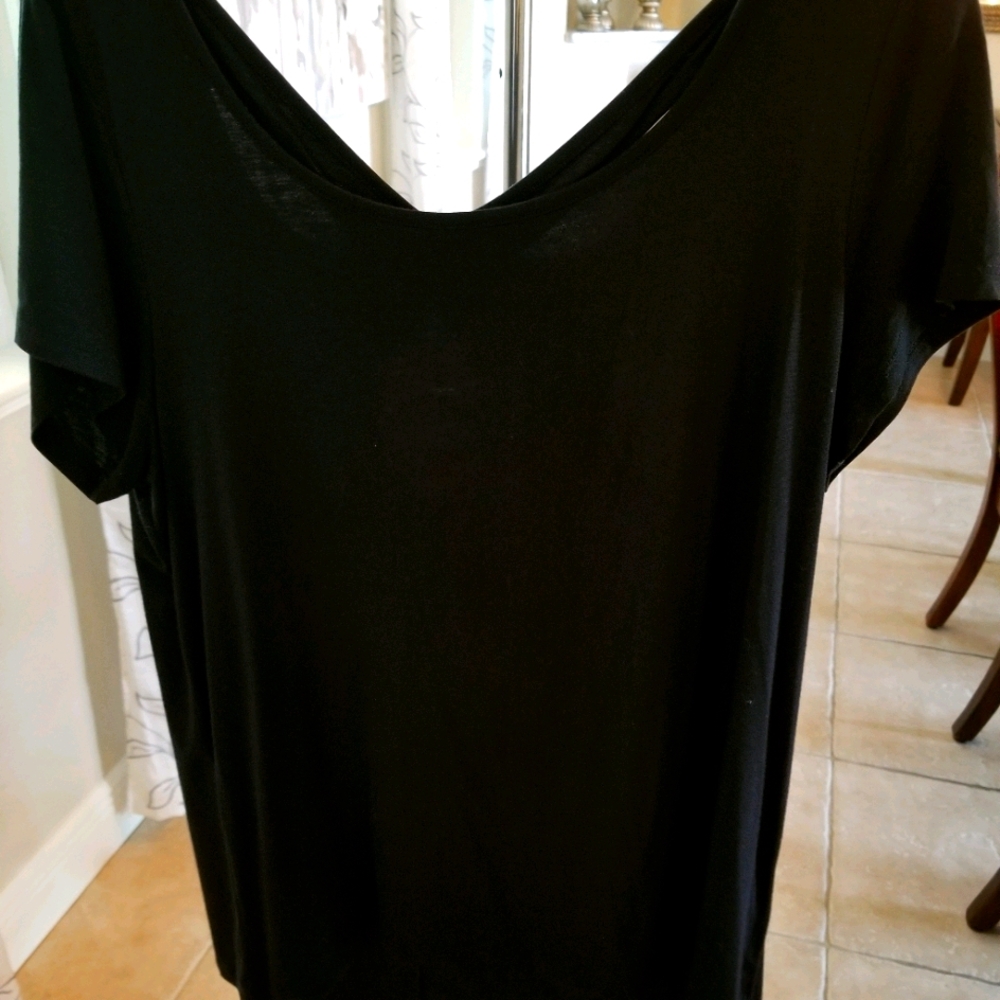 Detailed back tee